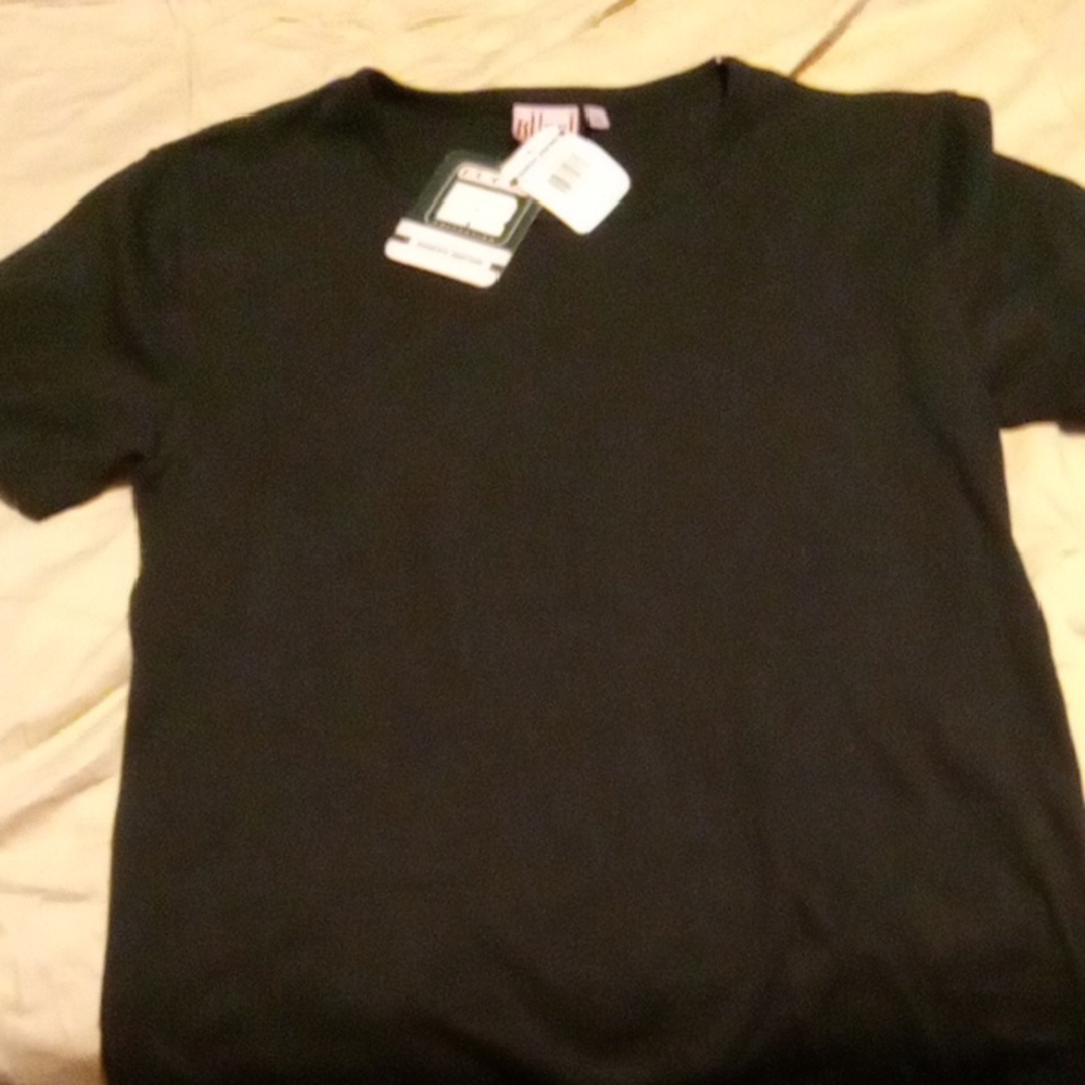 Black T-Shirt Runs Smalk